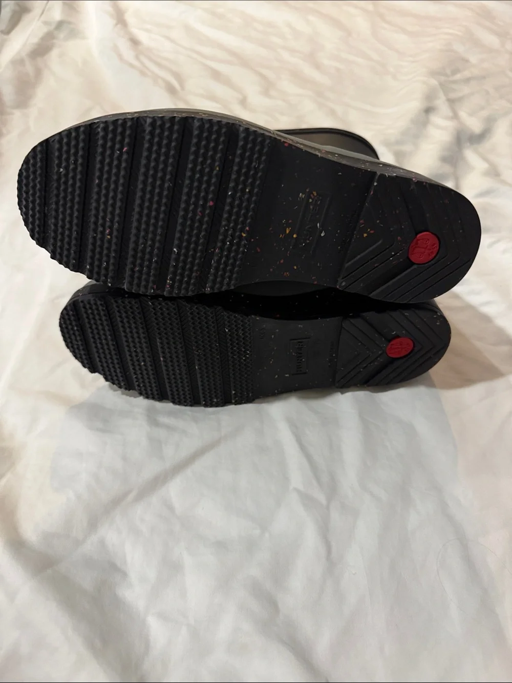 NWOT Hunter Black Play Short Speckle Sole Rain Boots with Red-Strip Pull Tabs